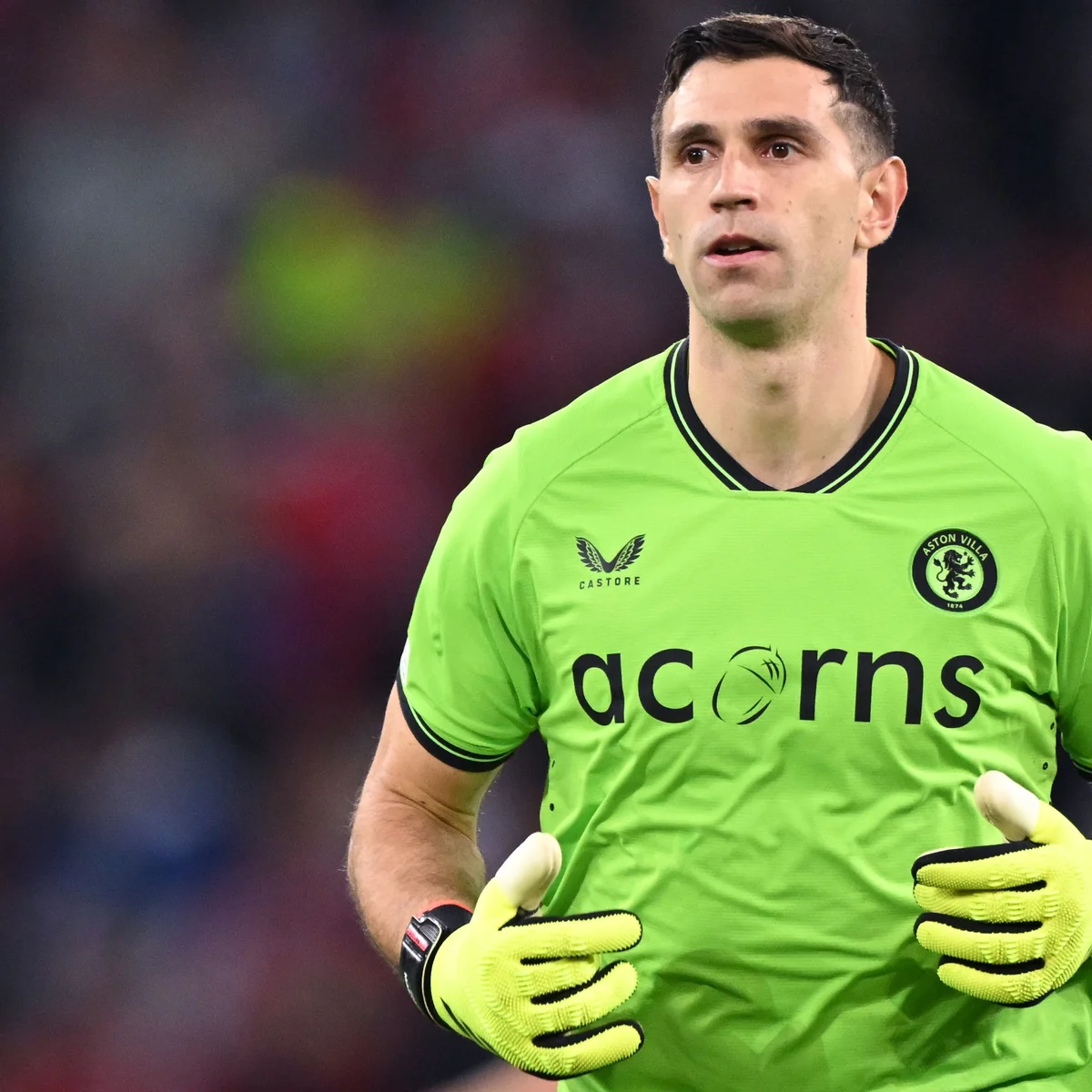 PSG Ready to Hijack Manchester United’s Move for Emiliano Martinez
